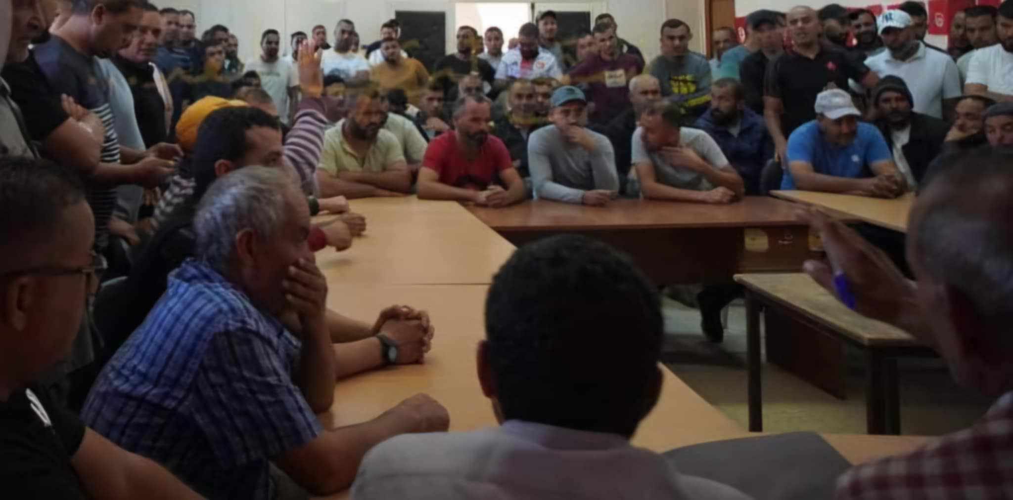 بن قردان ..اجتماع بين تجار معبر راس اجدير واصحاب المحلات والسلط المحلية بن قردان ..اجتماع بين تجار معبر راس اجدير واصحاب المحلات والسلط المحلية