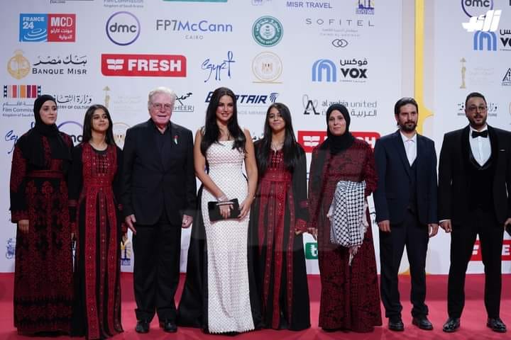 "وين صرنا" في عرضه العالمي الأول .. درة زروق  ترصد قصصًا من غزة في تجربتها الإخراجية الأولى