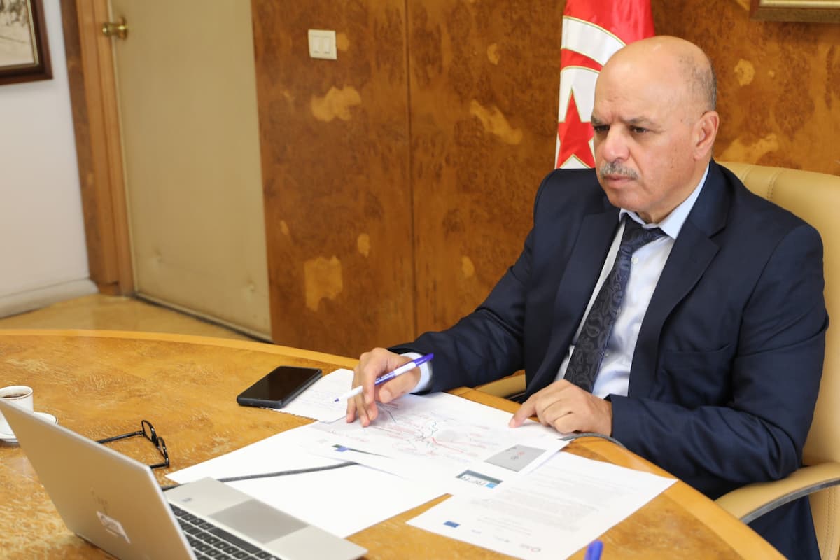 وزير النقل من قفصة: إحداث محطة “لواج” رهين هذا الشرط.. وحلول في الأفق لتنشيط المطار وزير النقل من قفصة: إحداث محطة “لواج” رهين هذا الشرط.. وحلول في الأفق لتنشيط المطار