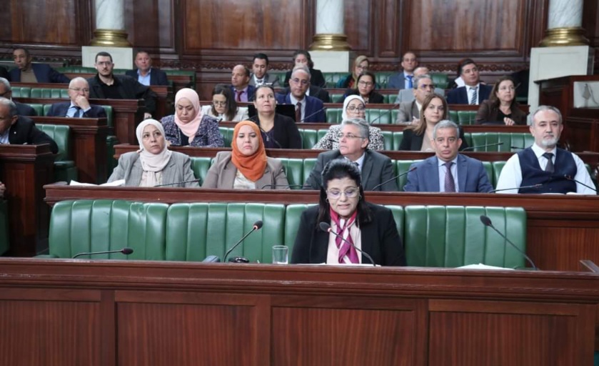 وزيرة المالية: الدولة تعمل على تكريس مبدأ التعويل على الذات.. وهذا أبرز ما تضمنه مشروع قانون المالية