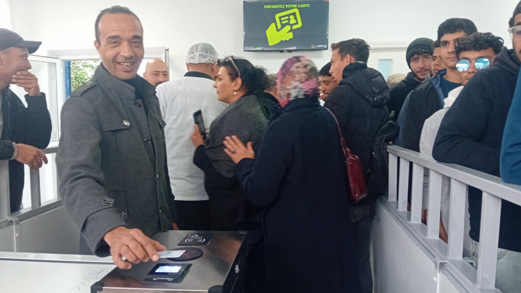 أول مطعم جامعي بإقليم الجنوب يطبق خدمة البطاقة الذكية أول مطعم جامعي بإقليم الجنوب يطبق خدمة البطاقة الذكية