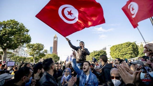 الجهات على وقع ذكرى الثورة .. رغم الإحباطات .. آمال مُعلّقة وتطلّع إلى الانجازات