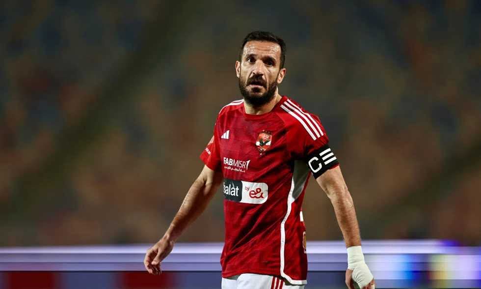 علي معلول يغادر الاهلي المصري 