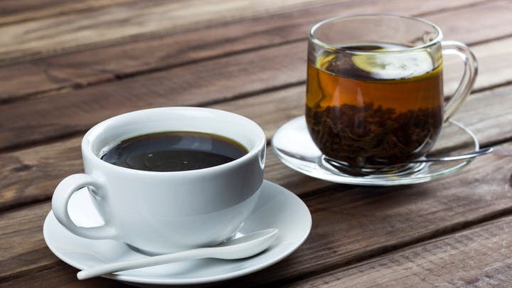 ما علاقة استهلاك الماء والشاي والقهوة بخطر الإصابة بأمراض القلب والأوعية الدموية؟