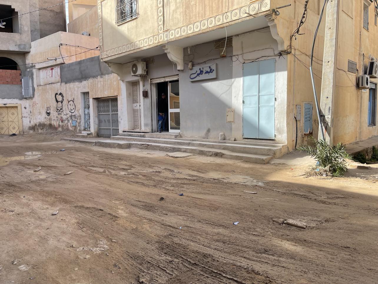 قفصة.. أهالي حي “ترتش” يناشدون البلدية معالجة الوضعية السيئة للطرقات قفصة.. أهالي حي “ترتش” يناشدون البلدية معالجة الوضعية السيئة للطرقات