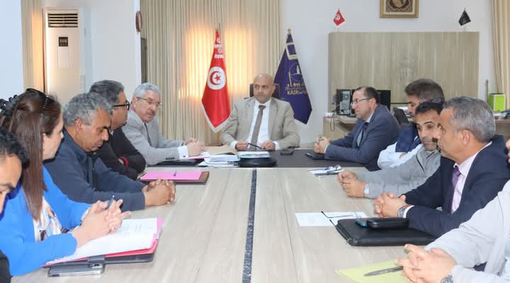 القيروان..لجنة اليقظة تعقد اجتماعا لمواجهة أي طارئ من خطر الجراد الصحراوي القيروان..لجنة اليقظة تعقد اجتماعا لمواجهة أي طارئ من خطر الجراد الصحراوي