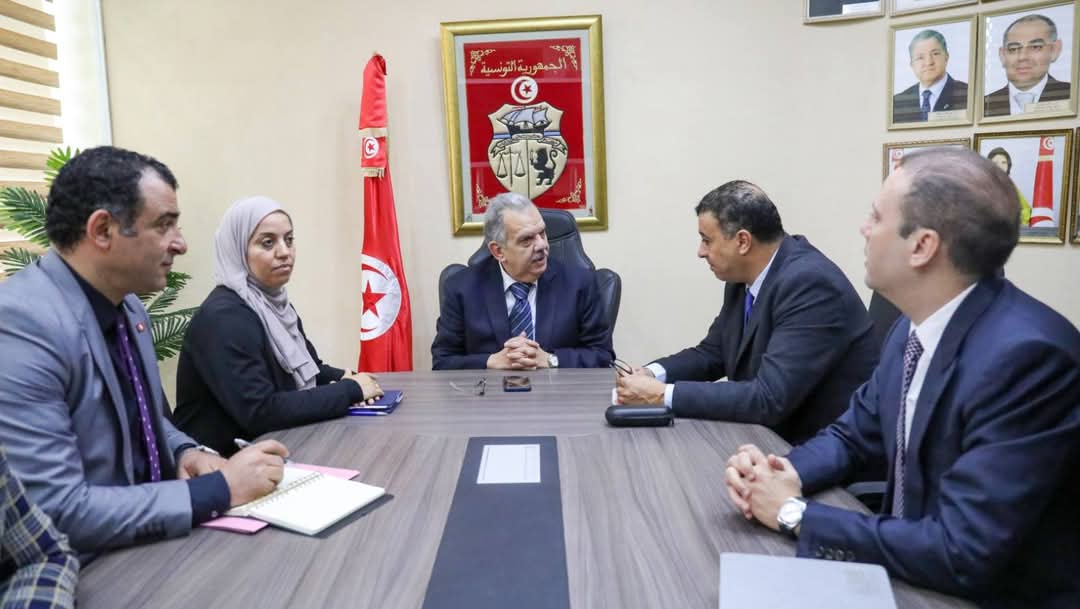  خلال اجتماعه بأعضاء المكتب الجامعي لكرة القدم : وزير الرياضة دعو الرابطة إلى التطبيق الصارم للقانون 