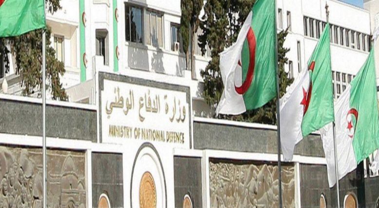 وزارة الدفاع الجزائرية.. إسقاط طائرة بدون طيار مسلحة إخترقت الحدود 