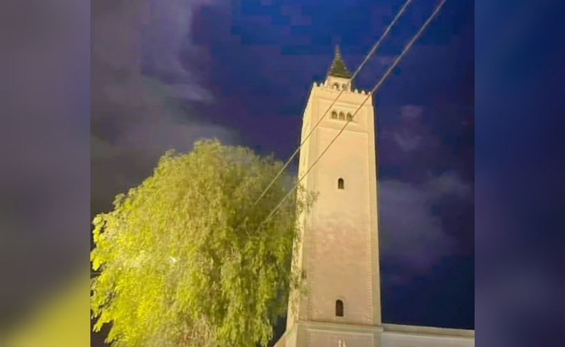  العلا.. مواطن من عمالنا بالخارج يساهم في تجهيز الجامع الكبير بوحدة صوتية بعد سرقتها