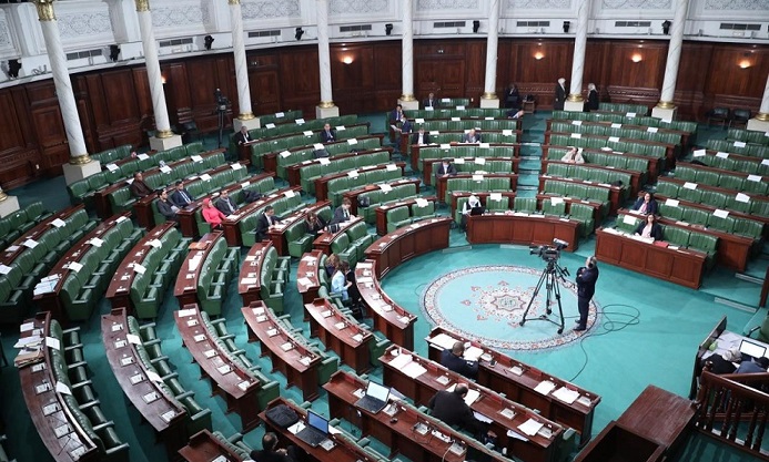 نواب بالبرلمان: اخلالات خطيرة وتجاوزات قانونية في  ملف الطاقات المتجددة 