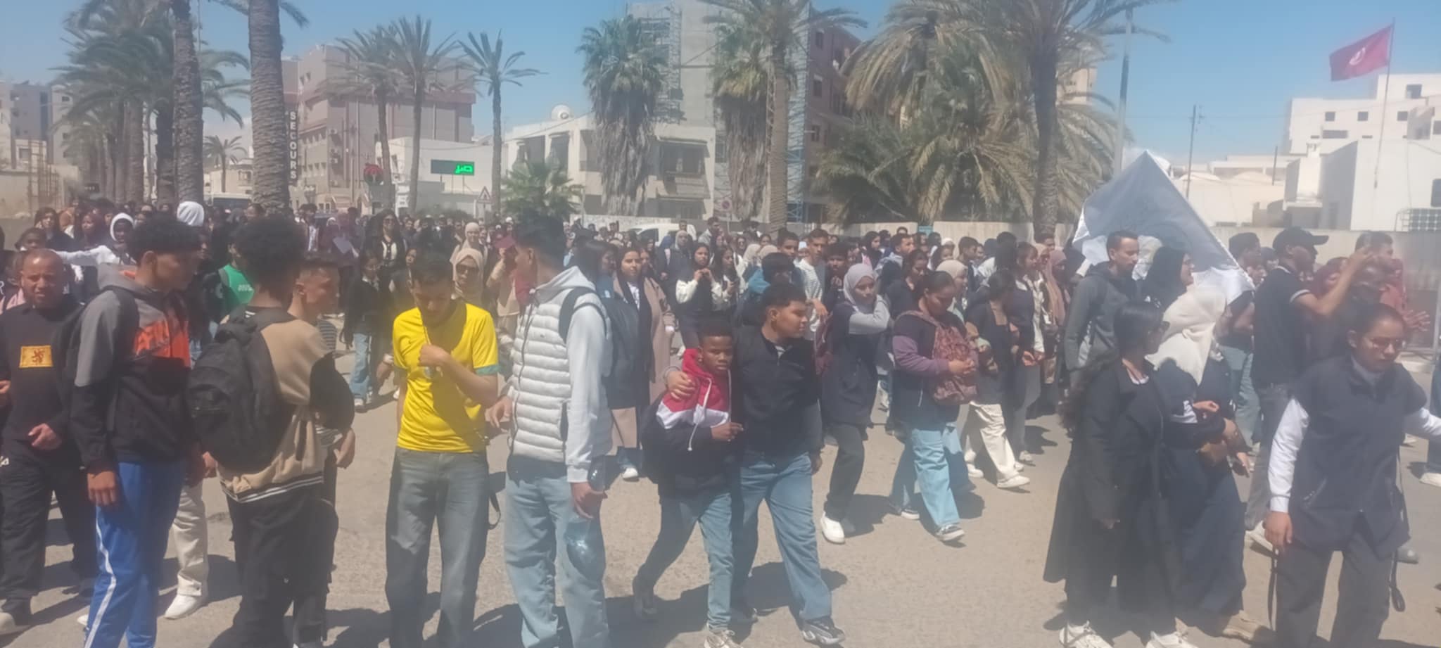 قابس.. مسيرة طلابية مساندة لقطاع غزة 