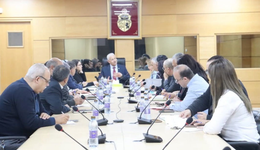 وزير التجارة يؤكد أهمية اعتماد مقاربات جديدة لمعالجة وتعديل وضعية تزويد السوق 