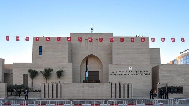 سفارة فلسطين تنعى طالبا تونسيا سقط أثناء محاولته رفع علمها