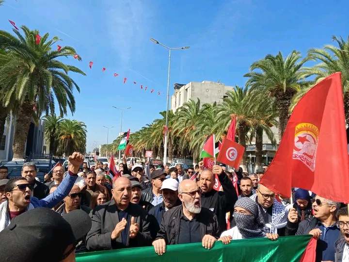 جندوبة.. مسيرة حاشدة تضامنا مع الشعب الفلسطيني