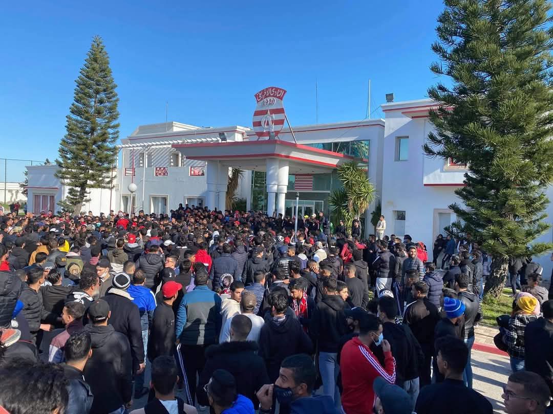  بعد قرار لجنة الاستئناف: جماهير الافريقي تحتجّ أمام الجامعة