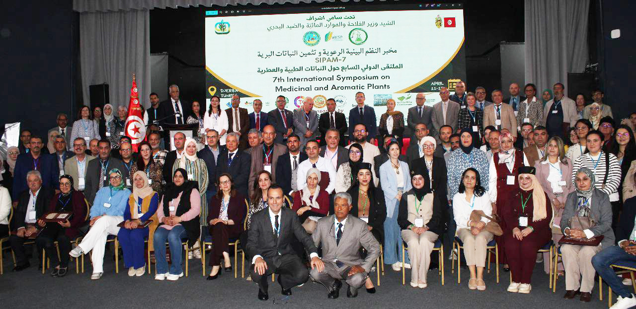 من‭ ‬جزيرة‭ ‬جربة.. ‬وزير‭ ‬الفلاحة‭ ‬لـ"الصباح": مجهودات‭ ‬متواصلة‭ ‬للقضاء‭ ‬على‭ ‬الجراد‭ ‬الصحراوي.. ‬ومداواة‭ ‬1400‭ ‬هكتار