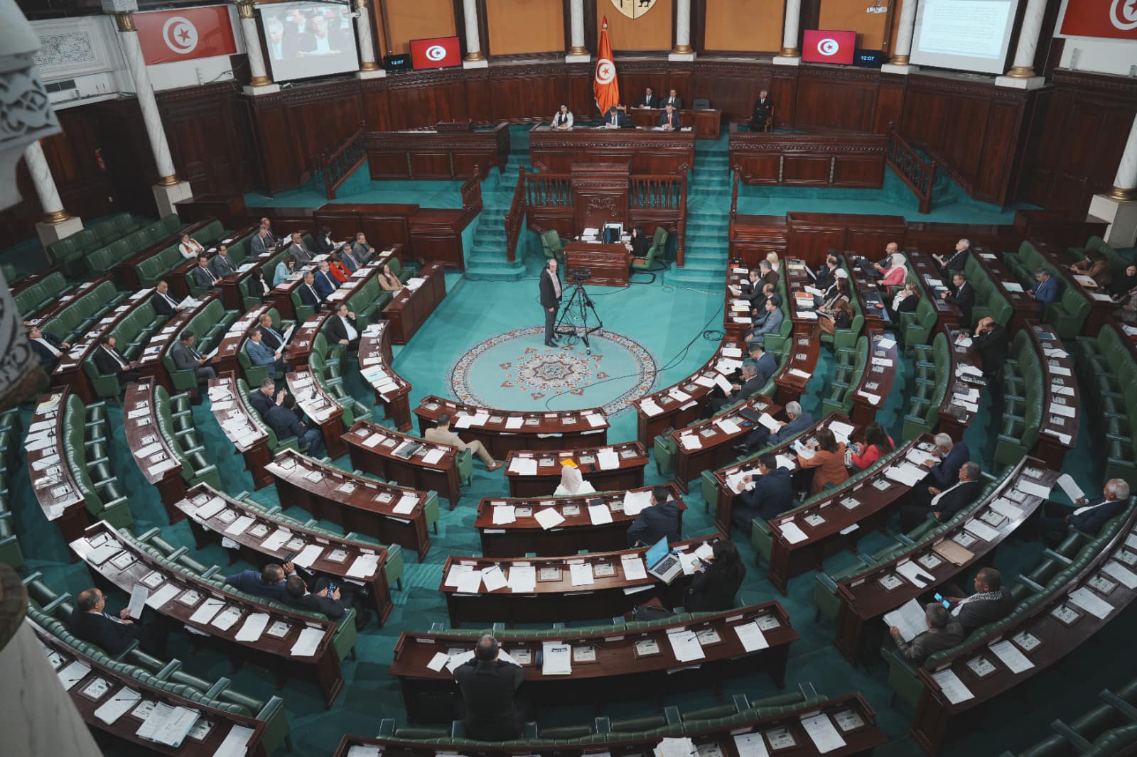  ‬على‭ ‬مكاتب‭ ‬اللجان‭ ‬البرلمانية‭..‬ تضخم‭ ‬عدد‭ ‬المبادرات‭ ‬التشريعية‭ ‬والأولوية‭ ‬لمشاريع‭ ‬رئيس‭ ‬الجمهورية