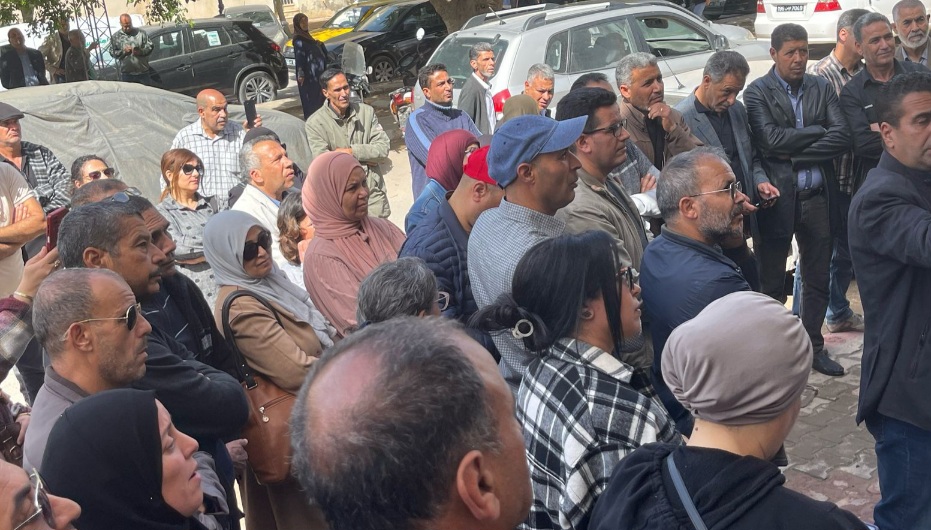 قفصة.. وقفة احتجاجية للأستاذة على خلفية وفاة تلاميذ انهار عليهم سور معهد المزونة 