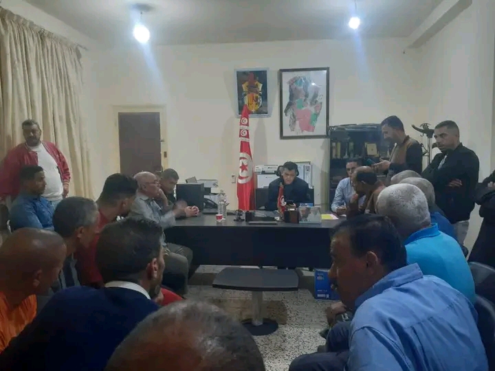 والي القصرين يتفاعل مع حادثة التلاميذ بحاسي الفريد ويقرّر عددا من الإجراءات 