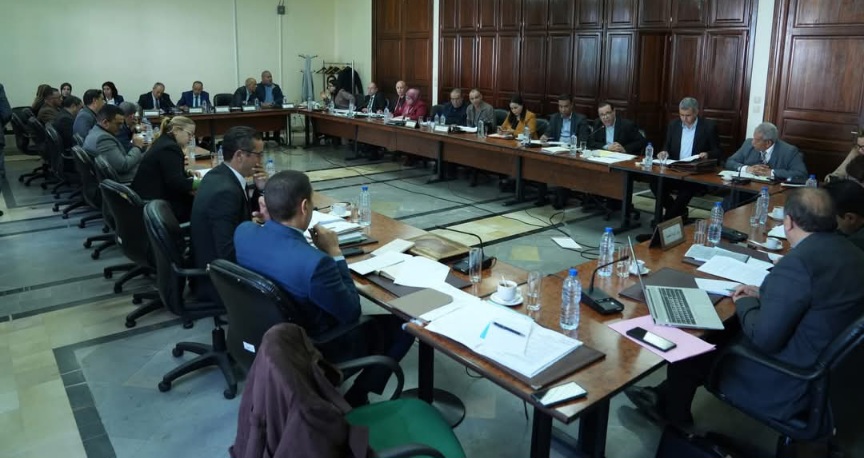 مشروع قانون تنظيم عقود الشغل ومنع المناولة.. نحو صياغة مشروع أمر لتسوية وضعية عملة المناولة في القطاع العام والوظيفة العمومية
