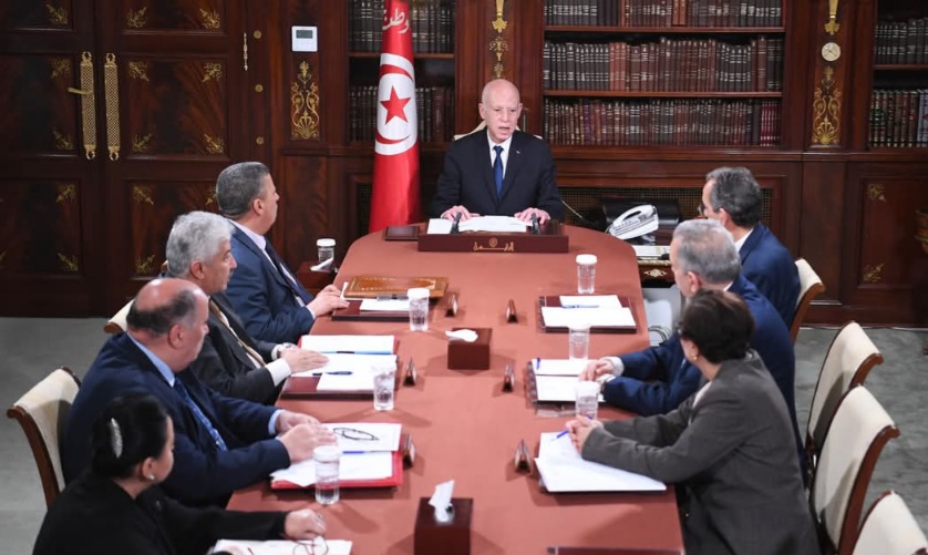رئيس الجمهوريّة يشرف على اجتماع تناول وضع عدد من المؤسسات التربوية وضرورة اتخاذ إجراءات عاجلة حماية للتلاميذ والطلبة