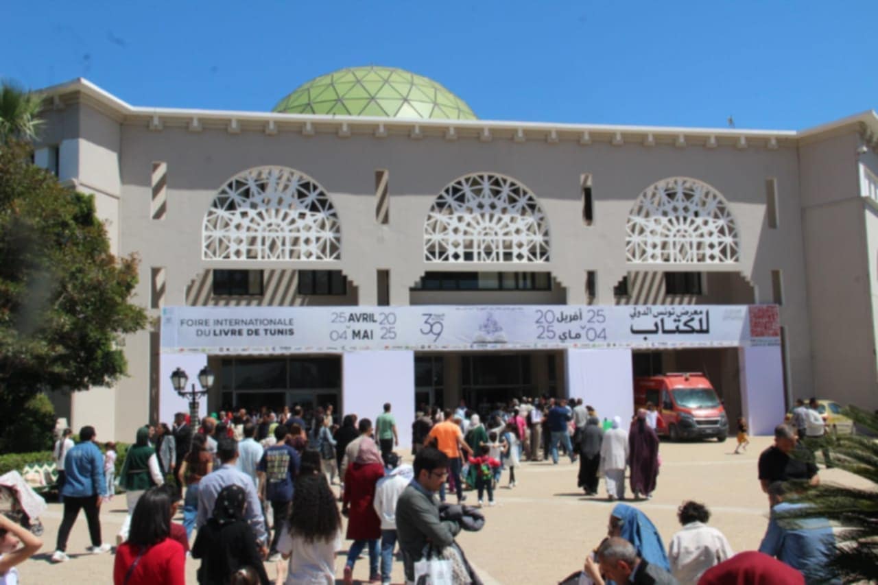 إقبال جماهيري كبير على معرض تونس الدولي للكتاب تزامنا مع عيد الشغل