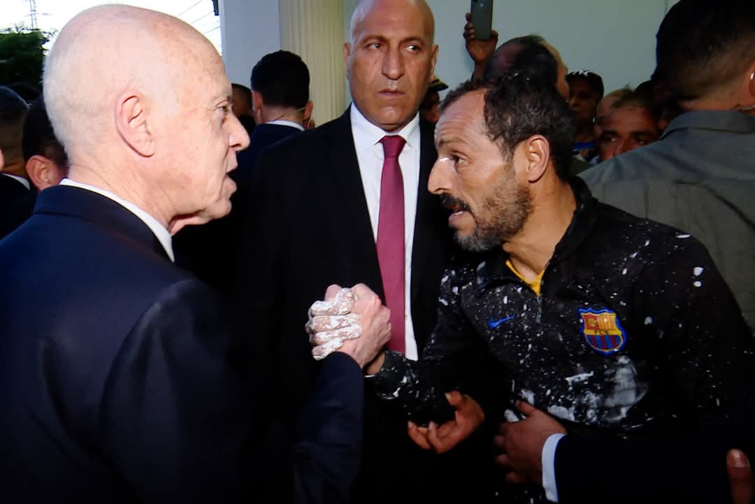 على‭ ‬هامش‭ ‬زيارة‭ ‬رئيس‭ ‬الجمهورية‭ ‬إلى‭ ‬الدهماني..   الزيارات‭ ‬غير‭ ‬المعلنة‭.. ‬بين‭ ‬الرقابة‭ ‬المباشرة‭ ‬وتعزيز‭ ‬ثقافة‭ ‬المحاسبة