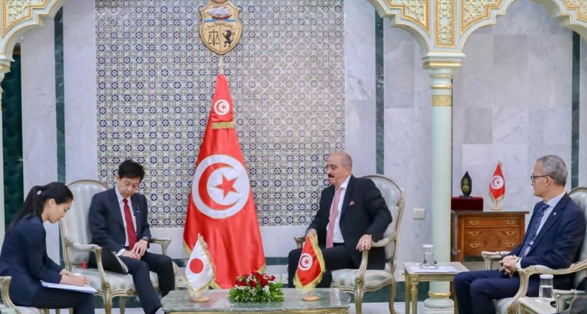  محمد علي النفطي يستقبل نائب وزير الخارجية البرلماني الياباني