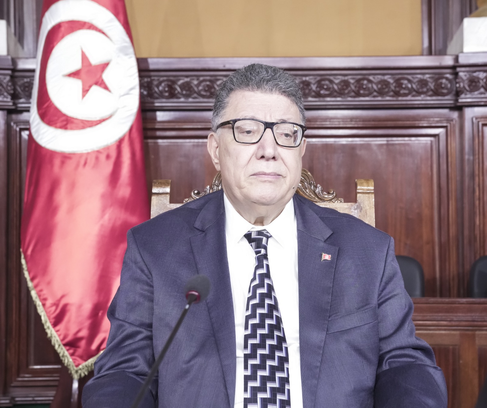 رئيس البرلمان يؤكد أهمية جميع مكونات الرصيد العقاري ببلادنا وخاصة الفلاحي منه