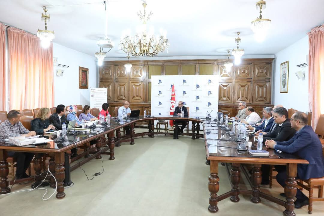 في اجتماع لجنة قيادة برنامج السكن الاجتماعي.. الإعلام بالقائمات النهائية للمترشحين بمناطق البكري وقبلاط والمصادقة على جداول تحديد الأثمان  