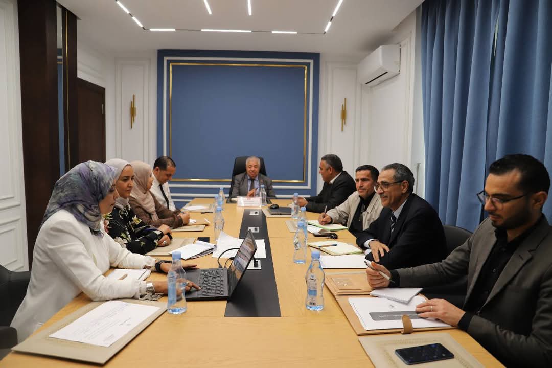  في جلسة عمل.. البحث في برامج وآليات تامين تزويد المدارس بالوسط الرّيفي بالماء الصالح للشّرب