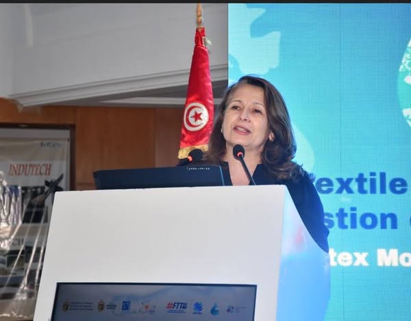 من المنستير.. وزيرة الصناعة تؤكد على حسن التصرف في المياه بقطاع النسيج 