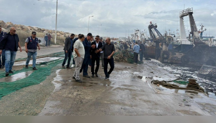  بنزرت.. احتراق مركب صيد في ميناء جرزونة