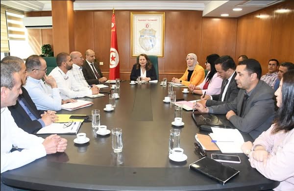 وزيرة الصناعة تدعو الى تسريع انجاز مكونات مشروع ثلاثي الفسفاط الرفيع بالمظيلة