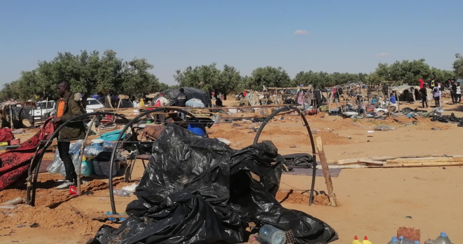 العامرة..إخلاء مخيم يضم 3500 مهاجر غير نظامي من أفارقة جنوب الصحراء بالنقطة الكيلومترية 21 