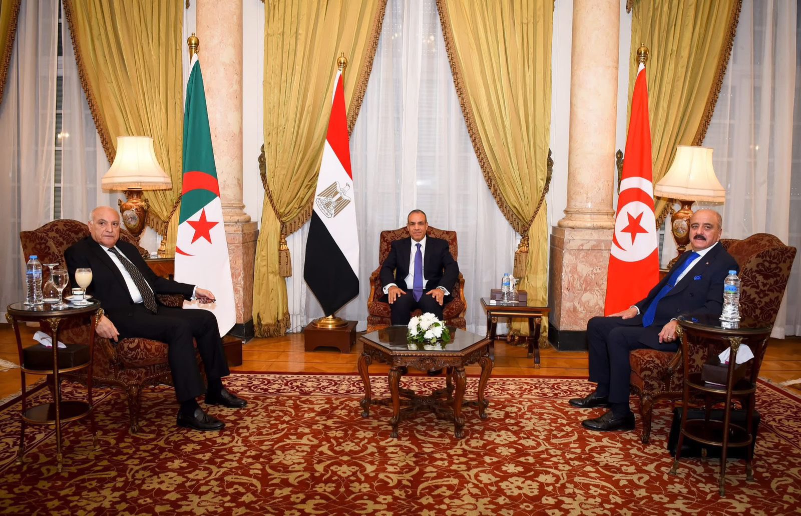في اجتماع ثلاثي حول ليبيا.. النفطي يجدد التأكيد على دعم تونس لحوار بين الليبيين يفضي الى توافق وتوحيد المؤسسات