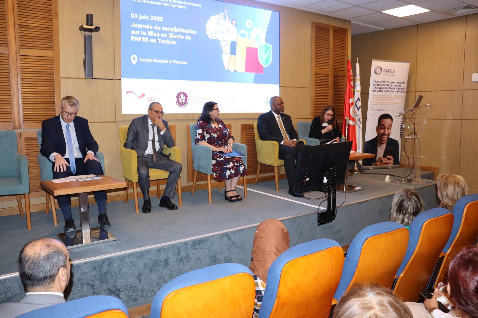 رئيسة ديوان وزير التجارة تؤكد جاهزية تونس لفتح مكتب إقليمي للبنك الإفريقي للإستيراد والتصدير في شمال إفريقيا