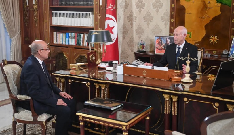 دعم القوات المسلحة للدفاع عن الوطن ومعاضدتها لمجهودات الدّولة محور لقاء رئيس الجمهورية بوزير الدفاع الوطني 