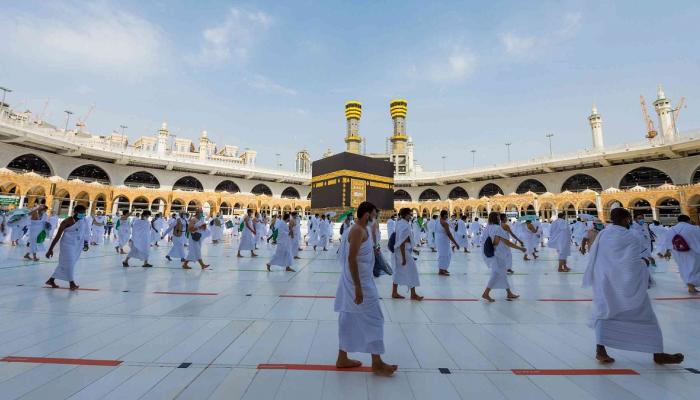 في اول ايام عيد الاضحى.. الحجاج يؤدون طواف الإفاضة