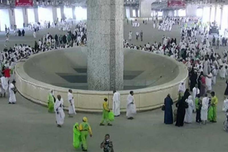 الحجاج يبدأون رمي "جمرة العقبة" الكبرى بمشعر منى