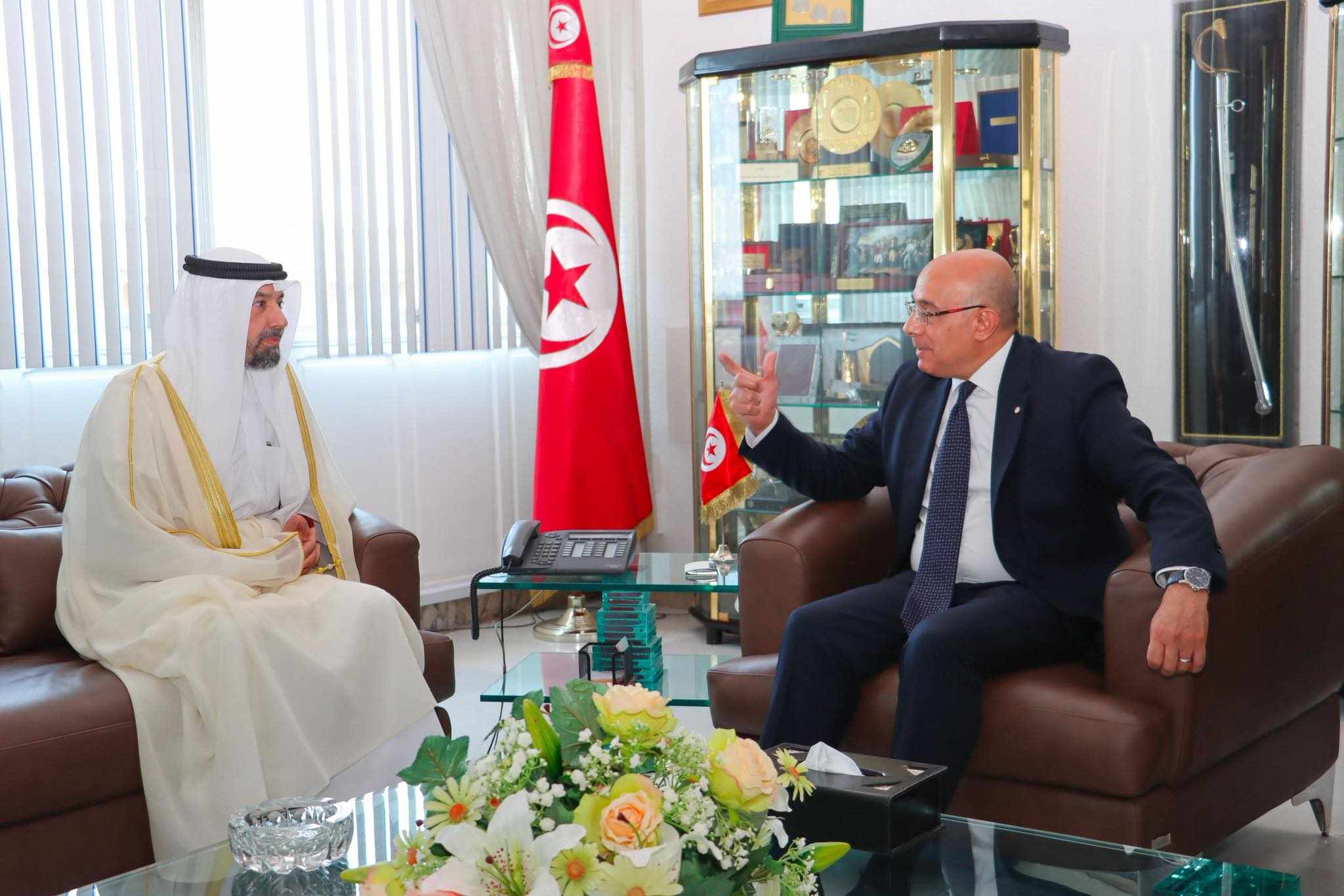 وزير الدفاع وسفير دولة الكويت يبحثان الارتقاء بمستوى التعاون العسكري
