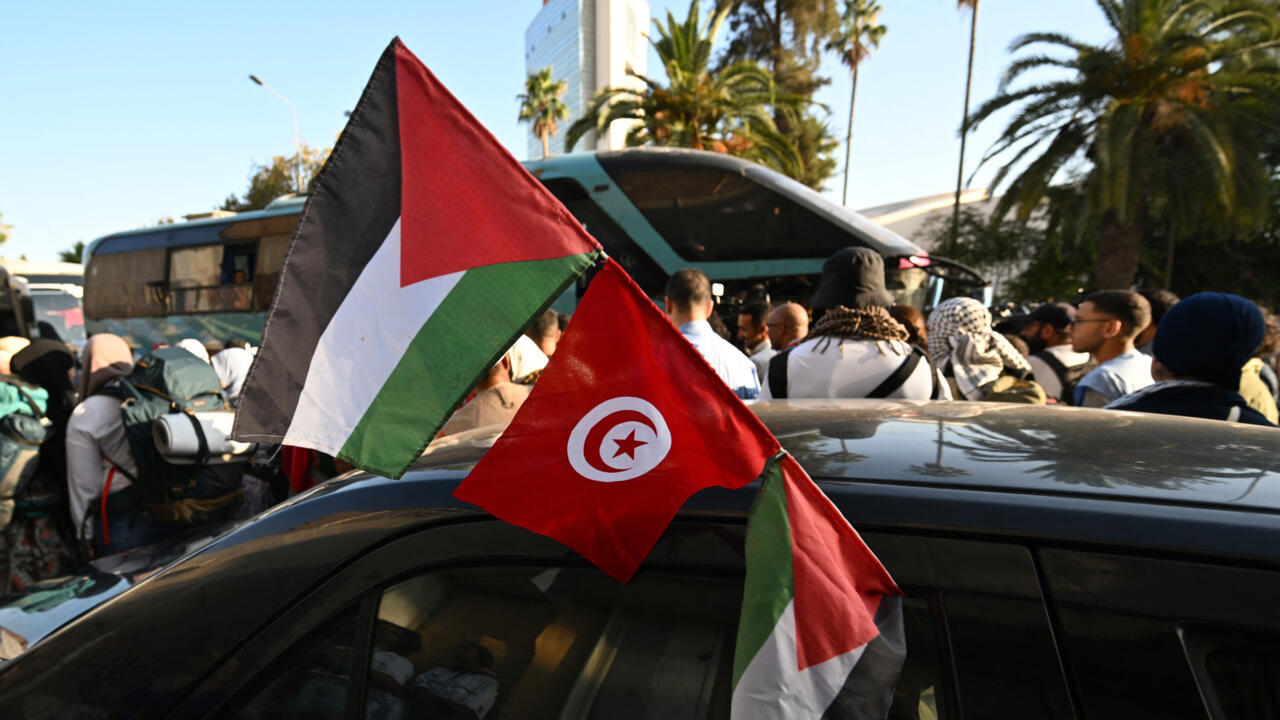 قافلة الصمود تعيد النقاش بشأن مقترح قانون تجريم التطبيع 