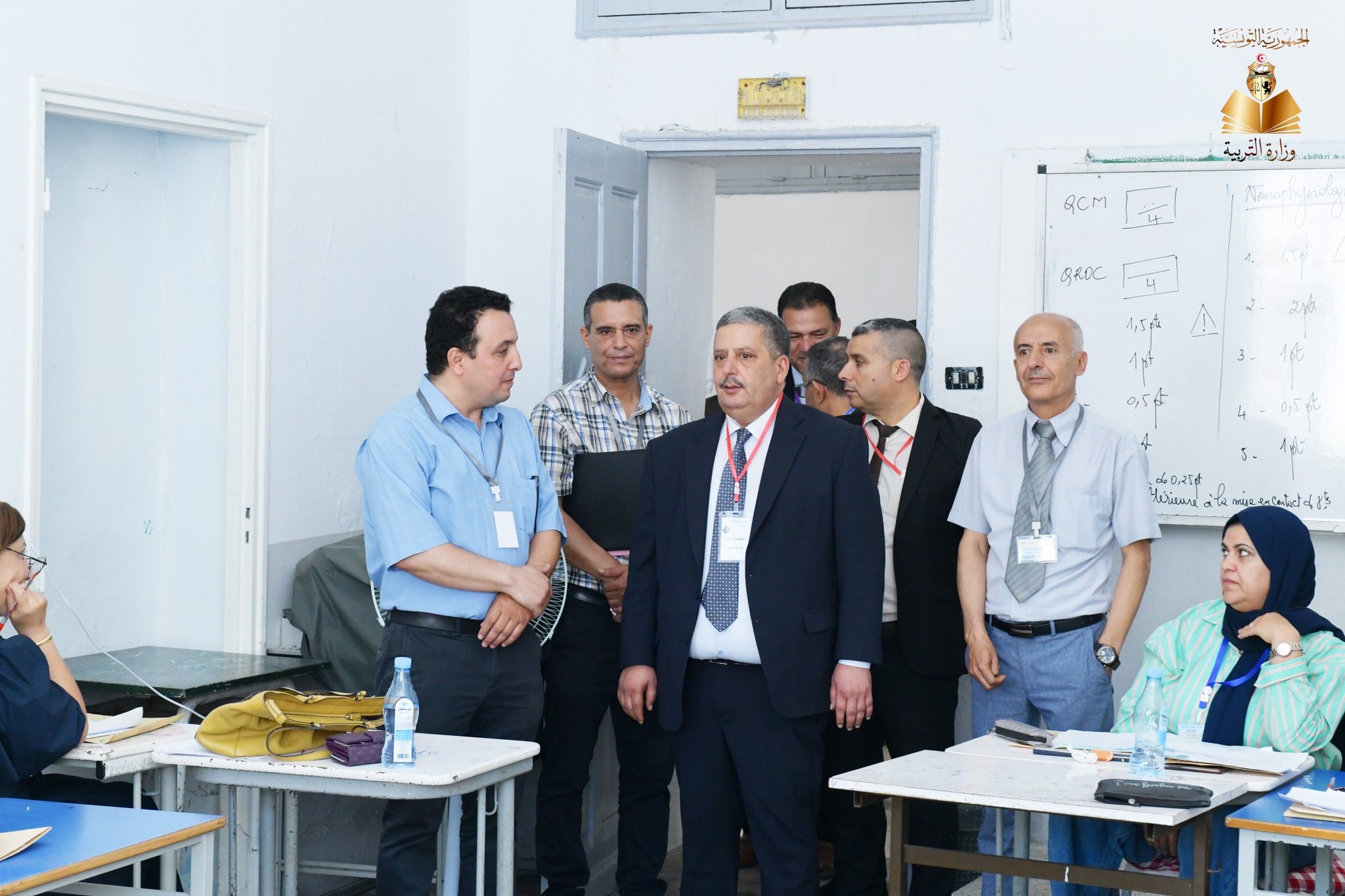 وزير التربية يؤدي زيارة لمركز إصلاح إمتحان الباكالوريا بمعهد بورقيبة النموذجي بتونس 1