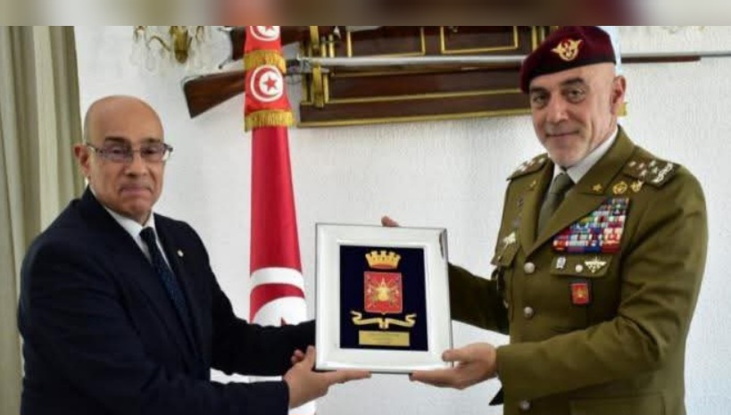  وزير الدفاع الوطني يستقبل رئيس أركان جيش البر الإيطالي