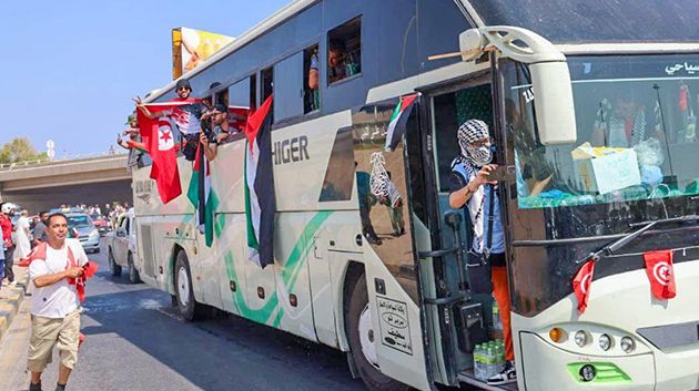  في انتظار حصولها على تعليمات من بنغازي.. سلطات شرق ليبيا توقف سير قافلة الصمود على مدخل سرت