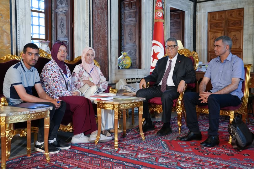 بودربالة يستقبل مجموعة من الأساتذة المعتصمين أمام مقر البرلمان للمطالبة بتسوية وضعياتهم