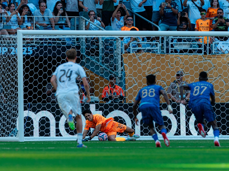 مونديال الأندية: بونو يفرض على ريال مدريد التعادل مع الهلال السعودي 