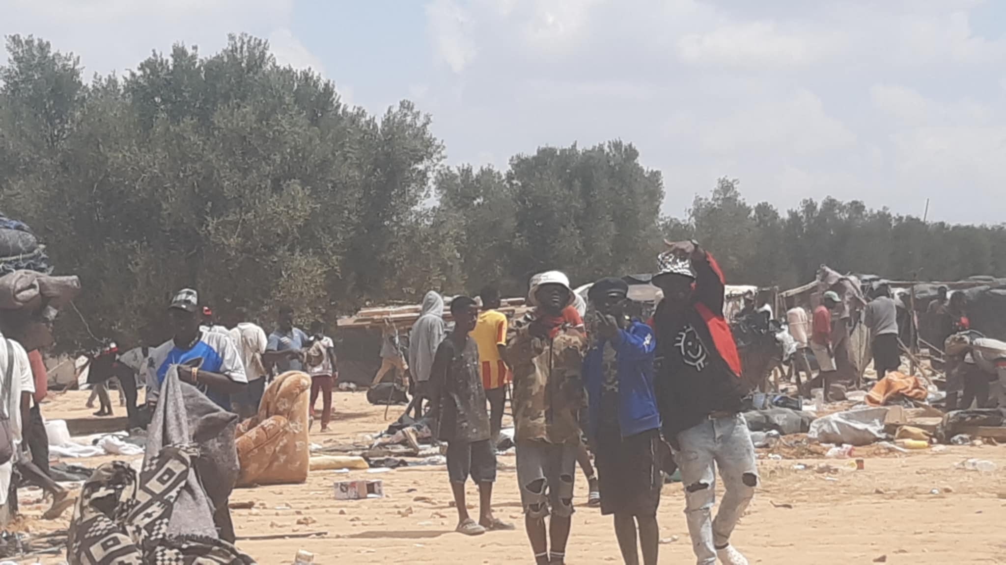 العامرة.. تفكيك مخيم بهنشير العش يضم حوالي 1500 مهاجر من أفارقة جنوب الصحراء 