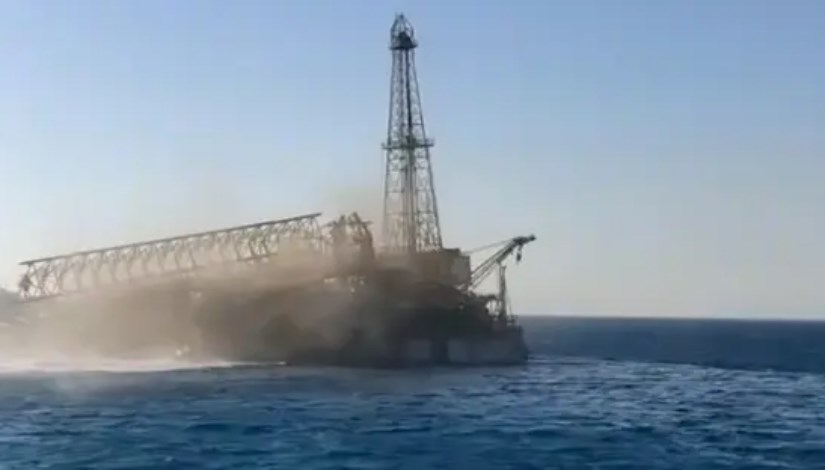 وفيات ومصابين في انقلاب بارجة بحرية بخليج السويس.. والسلطات تتابع الإنقاذ