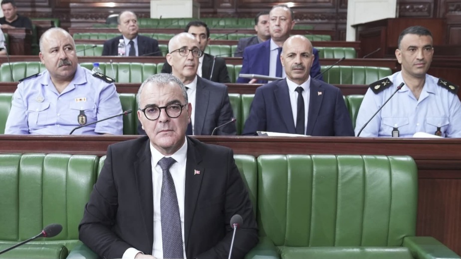 قال إن أجور السباحين المنقذين لا تتجاوز "السميغ".. وزير الاقتصاد يؤكد أن المنشور عدد 12 المتعلق بالسباح المنقذ بصدد المراجعة